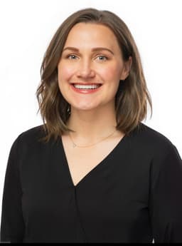 Dr. Rae Martin headshot